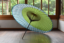 画像をギャラリービューアに読み込む, 蛇の目傘【月奴　緑×ねじり青】
