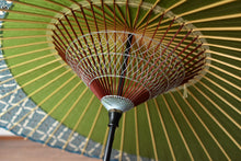 画像をギャラリービューアに読み込む, 蛇の目傘【月奴　緑×ねじり青】
