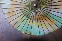 Cargar imagen en el visor de la galería, Sombrilla [Ajiro Kasumi Dyed Green Colorful]
