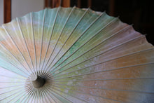 Cargar imagen en el visor de la galería, Sombrilla [Ajiro Kasumi Dyed Green Colorful]
