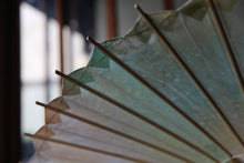 Cargar imagen en el visor de la galería, Sombrilla [Ajiro Kasumi Dyed Green Colorful]
