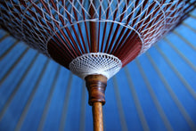 画像をギャラリービューアに読み込む, 蛇の目傘【阿波和紙藍染　藍段染め】 - 和傘CASA
