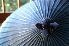 画像をギャラリービューアに読み込む, 蛇の目傘【阿波和紙藍染　藍段染め】 - 和傘CASA
