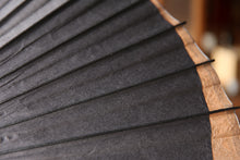 画像をギャラリービューアに読み込む, 日傘【月奴　黒×柿渋鉄】（マゼンタ）（継柄） - 和傘CASA
