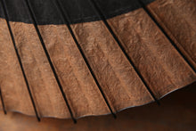 画像をギャラリービューアに読み込む, 日傘【月奴　黒×柿渋鉄】（マゼンタ）（継柄） - 和傘CASA
