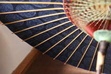 将图片加载到图库查看器，日傘【二重張　紺×渦巻き】 - 和傘CASA
