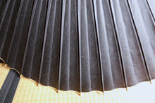 Load image into Gallery viewer, 蛇の目傘【中張　紫黒×柿渋】 - 和傘CASA
