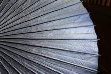 画像をギャラリービューアに読み込む, 日傘【二重張　薄墨×柿渋鉄】（軒黒） - 和傘CASA
