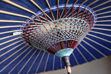 Cargar imagen en el visor de la galería, 日傘【二重張　七夕雲竜紙×紺】 - 和傘CASA
