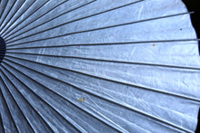 Cargar imagen en el visor de la galería, 日傘【二重張　七夕雲竜紙×紺】 - 和傘CASA
