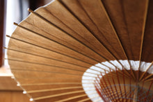 画像をギャラリービューアに読み込む, 蛇の目傘【中張　柿渋染(黒柿)×白胡粉】 (女竹) - 和傘CASA
