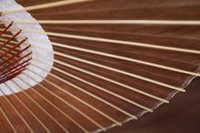 画像をギャラリービューアに読み込む, 蛇の目傘【中張　柿渋染(黒柿)×白胡粉】 (女竹) - 和傘CASA
