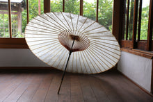 画像をギャラリービューアに読み込む, 蛇の目傘【胡粉（軒橙）】 - 和傘CASA
