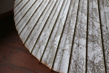 画像をギャラリービューアに読み込む, 蛇の目傘【胡粉（軒橙）】 - 和傘CASA
