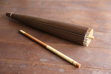 画像をギャラリービューアに読み込む, 日傘【二重張　柿渋染手漉き美濃和紙（黒柿）×透かし和紙水玉（大）】
