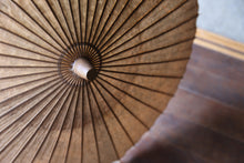 画像をギャラリービューアに読み込む, 日傘【二重張　柿渋染手漉き美濃和紙（黒柿）×透かし和紙水玉（大）】
