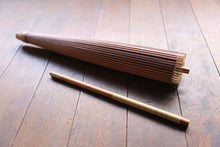 Cargar imagen en el visor de la galería, 日傘【二重張　柿渋染手漉き美濃和紙（原液）×透かし和紙水玉（小）】 - 和傘CASA
