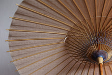 Cargar imagen en el visor de la galería, 日傘【二重張　柿渋染手漉き美濃和紙（原液）×透かし和紙水玉（小）】 - 和傘CASA
