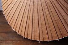 Cargar imagen en el visor de la galería, 日傘【二重張　柿渋染手漉き美濃和紙（原液）×透かし和紙水玉（小）】 - 和傘CASA
