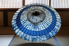 画像をギャラリービューアに読み込む, 蛇の目傘【輪　ギャラクシー×藍（赤骨）】（女竹） - 和傘CASA

