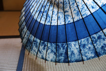 画像をギャラリービューアに読み込む, 蛇の目傘【輪　ギャラクシー×藍（赤骨）】（女竹） - 和傘CASA

