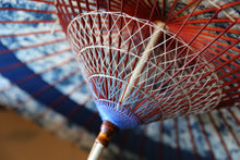 画像をギャラリービューアに読み込む, 蛇の目傘【輪　ギャラクシー×藍（赤骨）】（女竹） - 和傘CASA
