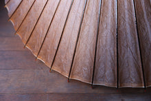 Load image into Gallery viewer, 蛇の目傘【中張　柿渋染（黒柿）×藍】 - 和傘CASA
