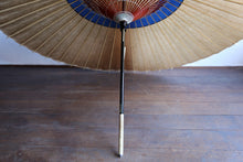 Load image into Gallery viewer, 蛇の目傘【中張　柿渋染（黒柿）×藍】 - 和傘CASA
