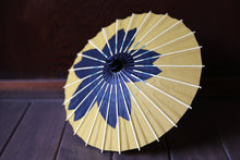 画像をギャラリービューアに読み込む, まめ和傘【切継ぎ　桜（黄色×黒）】 - 和傘CASA
