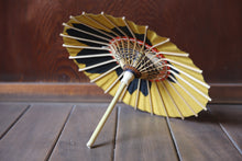 画像をギャラリービューアに読み込む, まめ和傘【切継ぎ　桜（黄色×黒）】 - 和傘CASA
