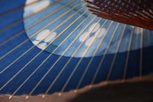 画像をギャラリービューアに読み込む, 蛇の目傘【石徹白藍染2024　助六　花冠】 - 和傘CASA
