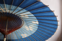 画像をギャラリービューアに読み込む, 蛇の目傘【石徹白藍染2024　助六　花冠】 - 和傘CASA
