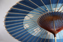 画像をギャラリービューアに読み込む, 蛇の目傘【石徹白藍染2024　助六　花冠】 - 和傘CASA
