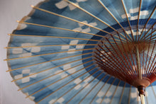 画像をギャラリービューアに読み込む, 蛇の目傘【石徹白藍染2024　中張　世】
