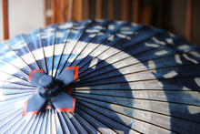 画像をギャラリービューアに読み込む, 蛇の目傘【石徹白藍染2024　中張　光彩】
