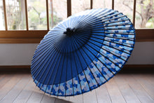 画像をギャラリービューアに読み込む, 蛇の目傘【月奴　青×あじさい】 - 和傘CASA

