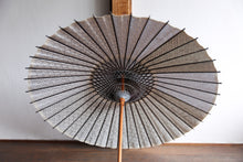 画像をギャラリービューアに読み込む, 日傘【二重張　バイカラー（グレーグリーン）×落水紙（黒骨）】
