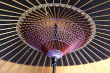 Cargar imagen en el visor de la galería, 蛇の目傘【月奴　黒×柿渋】（木柄） - 和傘CASA
