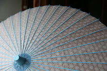 画像をギャラリービューアに読み込む, 日傘【二重張　透かし文様「麻の葉」×柿渋】（水色）
