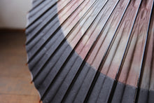 画像をギャラリービューアに読み込む, 蛇の目傘【助六　紫黒×かすみ染め（ベリー）】 - 和傘CASA
