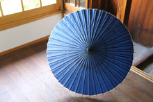 画像をギャラリービューアに読み込む, 日傘【二重張　紺×透かし文様「花菱」(黒骨)】
