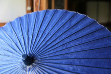 画像をギャラリービューアに読み込む, 日傘【二重張　紺×透かし文様「花菱」(黒骨)】
