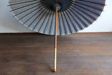 画像をギャラリービューアに読み込む, 日傘【二重張　紺×透かし文様「花菱」(黒骨)】
