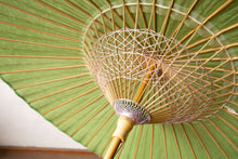 画像をギャラリービューアに読み込む, 日傘【二重張　透かし文様「唐草」×グリーン】 - 和傘CASA
