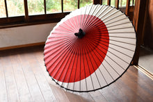 Load image into Gallery viewer, 蛇の目傘【月奴　赤×白】 - 和傘CASA
