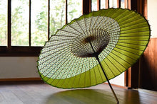 将图片加载到图库查看器，蛇の目傘【月奴　緑格子×若草】 - 和傘CASA
