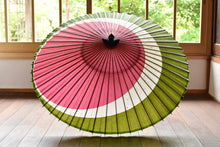 画像をギャラリービューアに読み込む, 蛇の目傘【三日月　重色目桃】 - 和傘CASA
