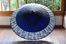 画像をギャラリービューアに読み込む, 蛇の目傘【軒奴　紺×菊唐草】 - 和傘CASA
