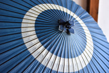 画像をギャラリービューアに読み込む, 蛇の目傘【中張り　藍染(縹)】 - 和傘CASA
