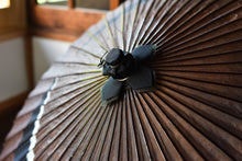 画像をギャラリービューアに読み込む, 蛇の目傘【交叉　柿渋×黒(白)】 - 和傘CASA
